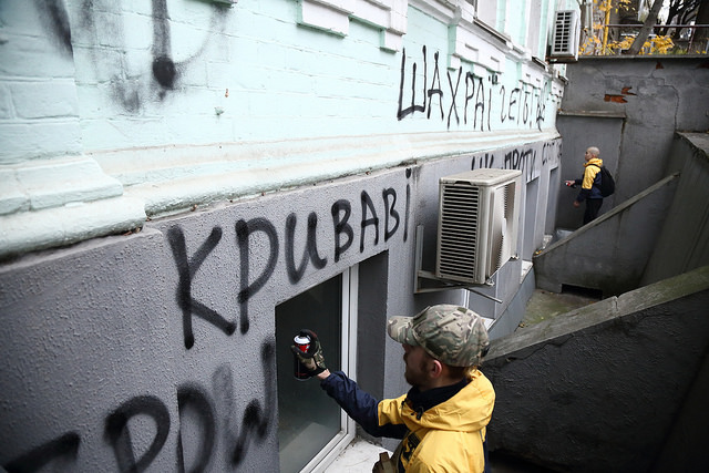 "Бариги і шарлатани": "Азов" влаштував у Києві гучну акцію протесту (фоторепортаж)